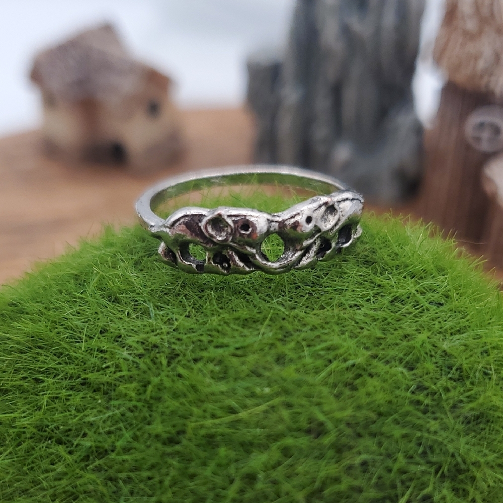 Elegant Silver Elephant Women's Ring Size 5.5 R814